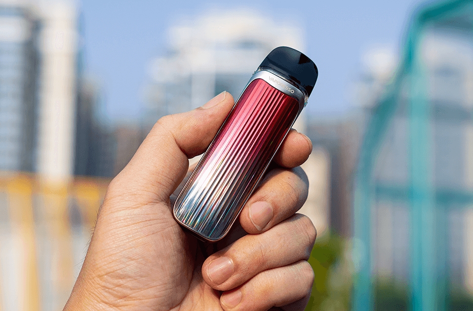 Kraftfuld stil m&oslash;der teknologi: Oplev Vaporesso LUXE QS Vape POD system - flamme r&oslash;d